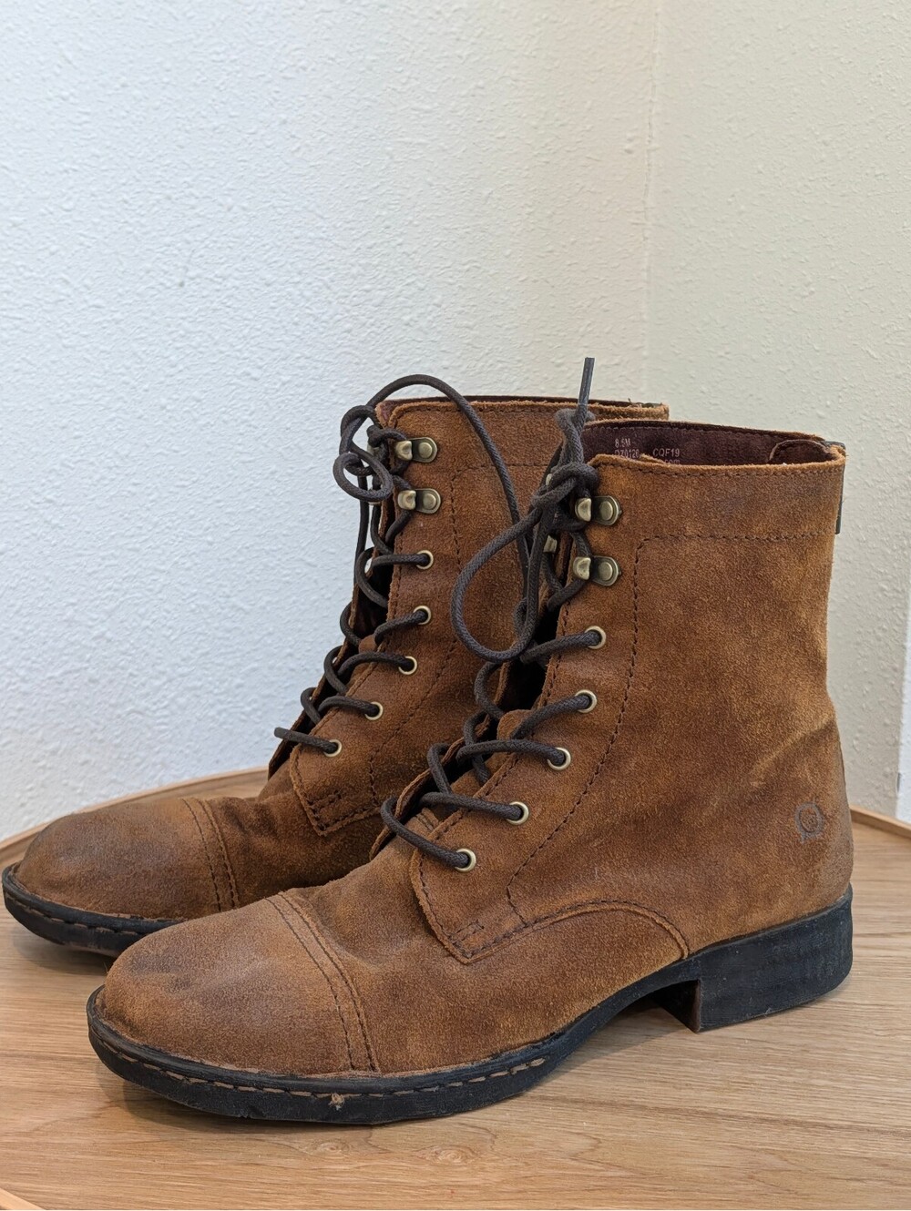 Born brown leather lace up ankle boots size 8.5